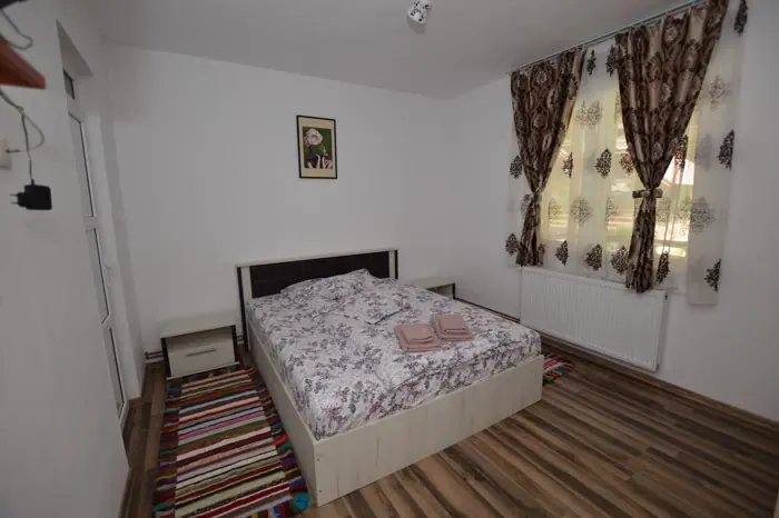 A doua cameră matrimonială cu pat dublu, Casa de Piatră - Colț de Rai