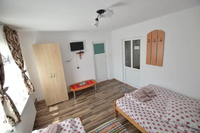 Cameră triplă cu pat matrimonial și pat single, Casa de Piatră - Colț de Rai
